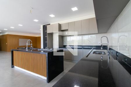 Casa de condomínio à venda com 580m², 5 quartos e 7 vagasCozinha