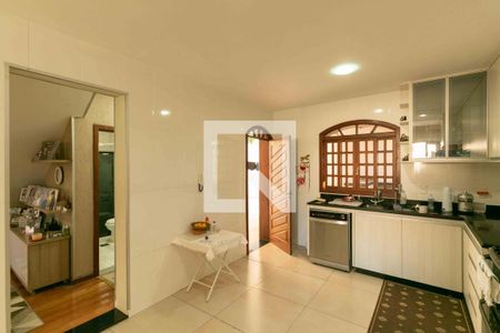 Casa à venda com 354m², 4 quartos e 1 vagaCozinha