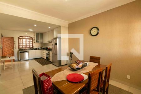 Casa à venda com 354m², 4 quartos e 1 vagaCozinha