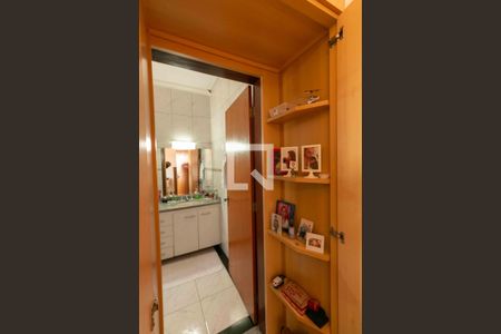 Casa à venda com 354m², 4 quartos e 1 vagaBanheiro da Suíte