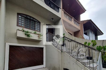 Casa à venda com 225m², 3 quartos e 5 vagas Casa à venda com 225m², 3 quartos e 5 vagasGaragem