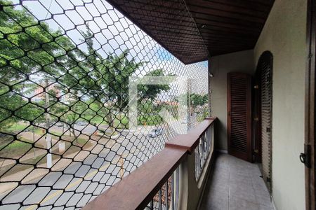 Casa à venda com 225m², 3 quartos e 5 vagas Casa à venda com 225m², 3 quartos e 5 vagasVaranda do quarto 3 e 4