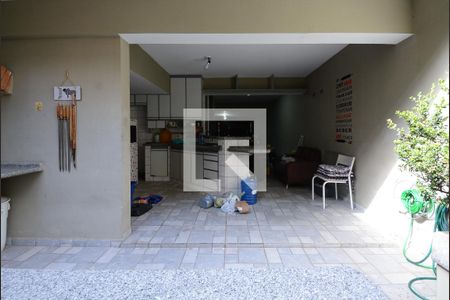 Casa à venda com 225m², 3 quartos e 5 vagas Casa à venda com 225m², 3 quartos e 5 vagasQuintal