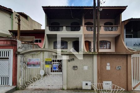 Casa à venda com 225m², 3 quartos e 5 vagas Casa à venda com 225m², 3 quartos e 5 vagasfachada