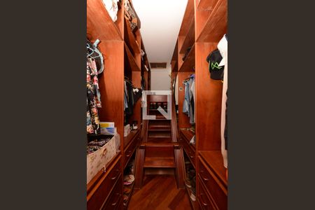 Casa à venda com 225m², 3 quartos e 5 vagas Casa à venda com 225m², 3 quartos e 5 vagasQuarto 1 ( Suíte ) - closet