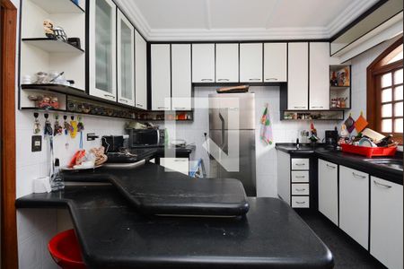 Casa à venda com 225m², 3 quartos e 5 vagas Casa à venda com 225m², 3 quartos e 5 vagasCozinha - Armários