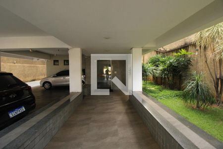 Apartamento à venda com 200m², 4 quartos e 2 vagasEntrada do prédio 