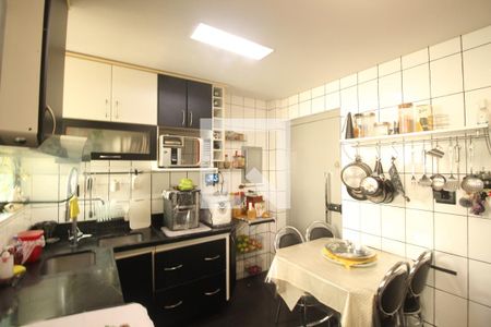 Apartamento à venda com 200m², 4 quartos e 2 vagasCozinha 