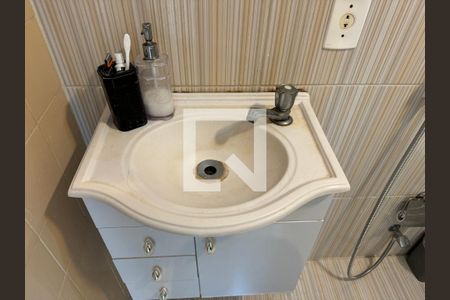 Apartamento à venda com 58m², 2 quartos e 1 vaga Apartamento à venda com 58m², 2 quartos e 1 vagaBanheiro Social