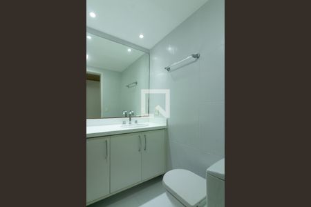 Apartamento à venda com 141m², 3 quartos e 2 vagas Apartamento à venda com 141m², 3 quartos e 2 vagasBanheiro da Suíte 1