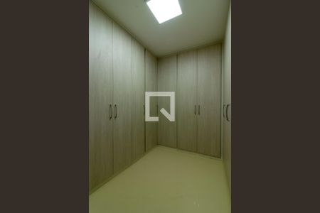 Apartamento à venda com 141m², 3 quartos e 2 vagas Apartamento à venda com 141m², 3 quartos e 2 vagasCloset