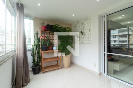 Apartamento à venda com 141m², 3 quartos e 2 vagas Apartamento à venda com 141m², 3 quartos e 2 vagasVaranda da Sala