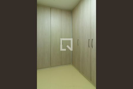 Apartamento à venda com 141m², 3 quartos e 2 vagas Apartamento à venda com 141m², 3 quartos e 2 vagasCloset