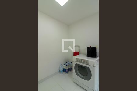 Apartamento à venda com 141m², 3 quartos e 2 vagas Apartamento à venda com 141m², 3 quartos e 2 vagasÁrea de Serviço