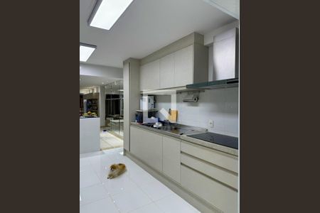 Apartamento à venda com 141m², 3 quartos e 2 vagas Apartamento à venda com 141m², 3 quartos e 2 vagasCozinha