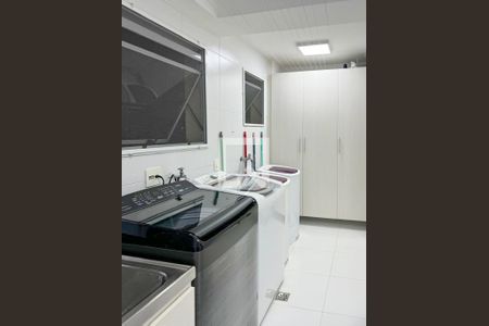 Apartamento à venda com 141m², 3 quartos e 2 vagas Apartamento à venda com 141m², 3 quartos e 2 vagasÁrea de Serviço