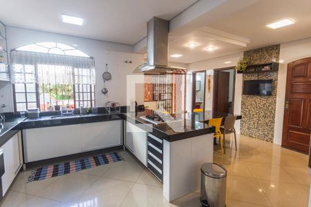 Casa à venda com 315m², 4 quartos e 2 vagas Casa à venda com 315m², 4 quartos e 2 vagasCopa/Cozinha