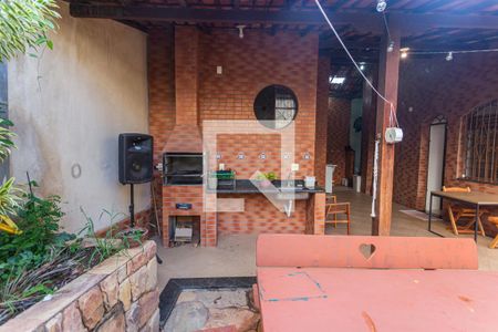 Casa à venda com 315m², 4 quartos e 2 vagas Casa à venda com 315m², 4 quartos e 2 vagasEspaço Gourmet/Quintal