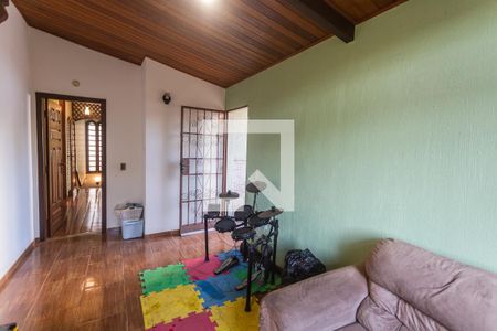 Casa à venda com 315m², 4 quartos e 2 vagas Casa à venda com 315m², 4 quartos e 2 vagasQuarto 4 no 2° Pavimento