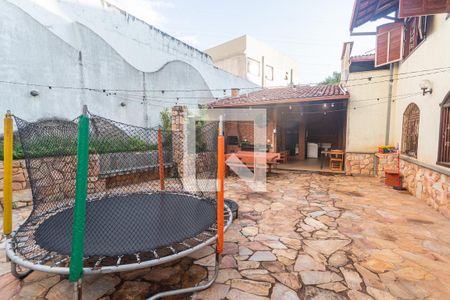 Casa à venda com 315m², 4 quartos e 2 vagas Casa à venda com 315m², 4 quartos e 2 vagasEspaço Gourmet/Quintal