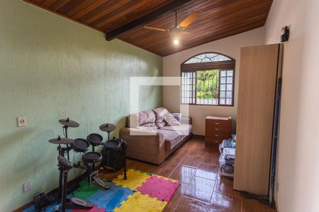 Casa à venda com 315m², 4 quartos e 2 vagas Casa à venda com 315m², 4 quartos e 2 vagasQuarto 4 no 2° Pavimento