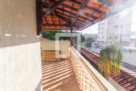 Casa à venda com 315m², 4 quartos e 2 vagas Casa à venda com 315m², 4 quartos e 2 vagasVaranda no 2° Pavimento
