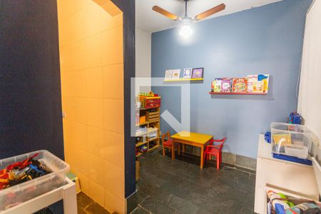 Casa à venda com 315m², 4 quartos e 2 vagas Casa à venda com 315m², 4 quartos e 2 vagasBrinquedoteca