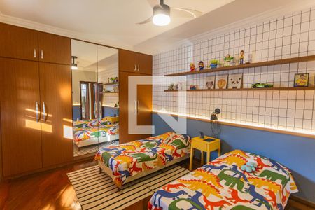 Casa à venda com 315m², 4 quartos e 2 vagas Casa à venda com 315m², 4 quartos e 2 vagasQuarto 2 no 2° Pavimento