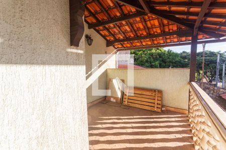 Casa à venda com 315m², 4 quartos e 2 vagas Casa à venda com 315m², 4 quartos e 2 vagasVaranda no 2° Pavimento