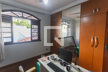 Casa à venda com 315m², 4 quartos e 2 vagas Casa à venda com 315m², 4 quartos e 2 vagasQuarto 3 no 2° Pavimento