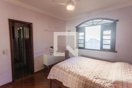 Casa à venda com 315m², 4 quartos e 2 vagas Casa à venda com 315m², 4 quartos e 2 vagasSuíte no 2° Pavimento