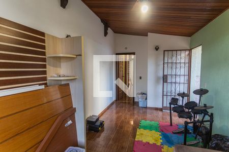 Casa à venda com 315m², 4 quartos e 2 vagas Casa à venda com 315m², 4 quartos e 2 vagasQuarto 4 no 2° Pavimento