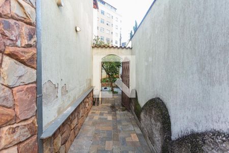 Casa à venda com 315m², 4 quartos e 2 vagas Casa à venda com 315m², 4 quartos e 2 vagasEntrada Lateral