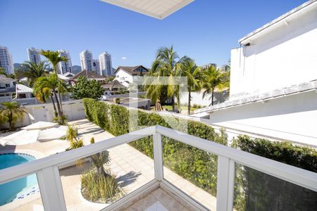 Casa de condomínio à venda com 660m², 4 quartos e 2 vagas Casa de condomínio à venda com 660m², 4 quartos e 2 vagasVaranda