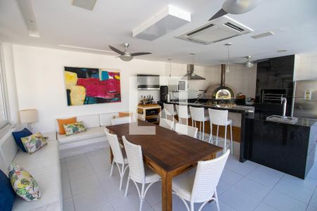 Casa de condomínio à venda com 660m², 4 quartos e 2 vagas Casa de condomínio à venda com 660m², 4 quartos e 2 vagasÁrea gourmet