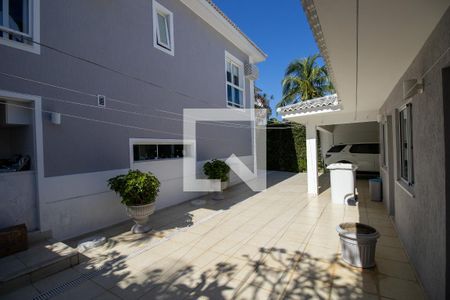 Casa de condomínio à venda com 660m², 4 quartos e 2 vagas Casa de condomínio à venda com 660m², 4 quartos e 2 vagasQuintal