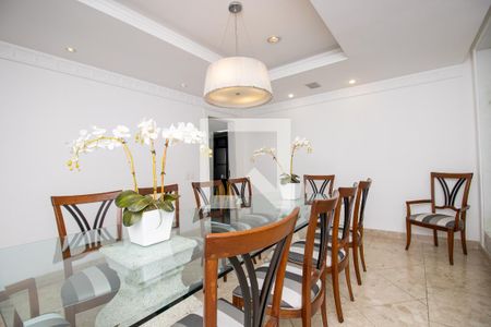 Casa de condomínio à venda com 660m², 4 quartos e 2 vagas Casa de condomínio à venda com 660m², 4 quartos e 2 vagasSala de Jantar