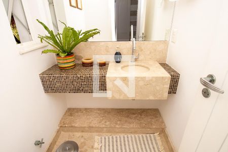 Casa de condomínio à venda com 660m², 4 quartos e 2 vagas Casa de condomínio à venda com 660m², 4 quartos e 2 vagasLavabo