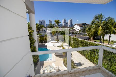 Casa de condomínio à venda com 660m², 4 quartos e 2 vagas Casa de condomínio à venda com 660m², 4 quartos e 2 vagasVaranda