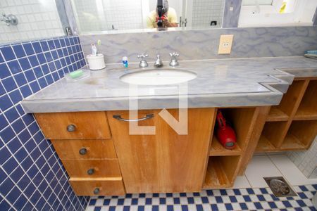 Casa de condomínio à venda com 660m², 4 quartos e 2 vagas Casa de condomínio à venda com 660m², 4 quartos e 2 vagasBanheiro quarto 4