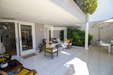 Casa de condomínio à venda com 660m², 4 quartos e 2 vagas Casa de condomínio à venda com 660m², 4 quartos e 2 vagasÁrea gourmet