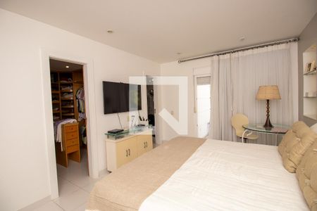 Casa de condomínio à venda com 660m², 4 quartos e 2 vagas Casa de condomínio à venda com 660m², 4 quartos e 2 vagasQuarto 1