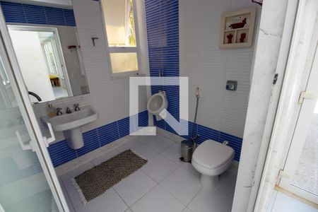 Casa de condomínio à venda com 660m², 4 quartos e 2 vagas Casa de condomínio à venda com 660m², 4 quartos e 2 vagasBanheiro