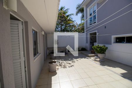 Casa de condomínio à venda com 660m², 4 quartos e 2 vagas Casa de condomínio à venda com 660m², 4 quartos e 2 vagasQuintal