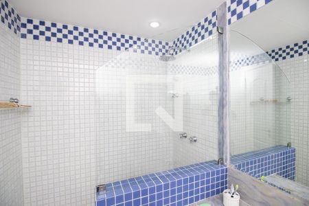 Casa de condomínio à venda com 660m², 4 quartos e 2 vagas Casa de condomínio à venda com 660m², 4 quartos e 2 vagasBanheiro quarto 4