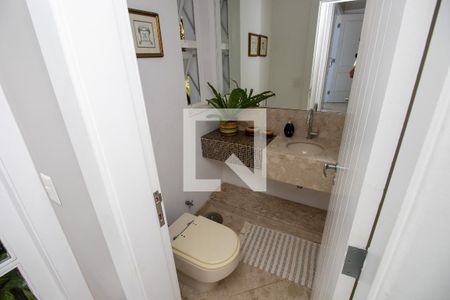 Casa de condomínio à venda com 660m², 4 quartos e 2 vagas Casa de condomínio à venda com 660m², 4 quartos e 2 vagasLavabo