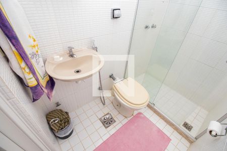 Casa de condomínio à venda com 660m², 4 quartos e 2 vagas Casa de condomínio à venda com 660m², 4 quartos e 2 vagasBanheiro de serviço