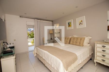 Casa de condomínio à venda com 660m², 4 quartos e 2 vagas Casa de condomínio à venda com 660m², 4 quartos e 2 vagasQuarto 1