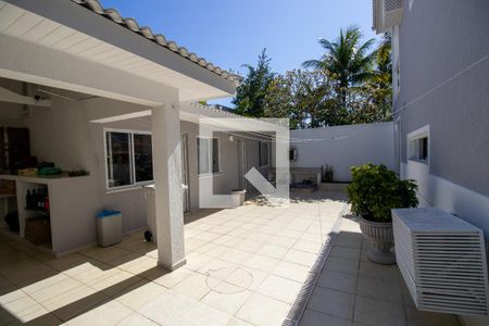 Casa de condomínio à venda com 660m², 4 quartos e 2 vagas Casa de condomínio à venda com 660m², 4 quartos e 2 vagasQuintal
