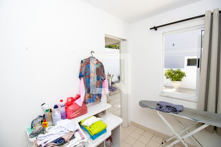 Casa de condomínio à venda com 660m², 4 quartos e 2 vagas Casa de condomínio à venda com 660m², 4 quartos e 2 vagasQuarto de Serviço